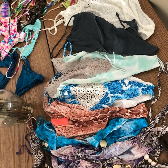 Clothes and bathing suits - Picture 2 of 8